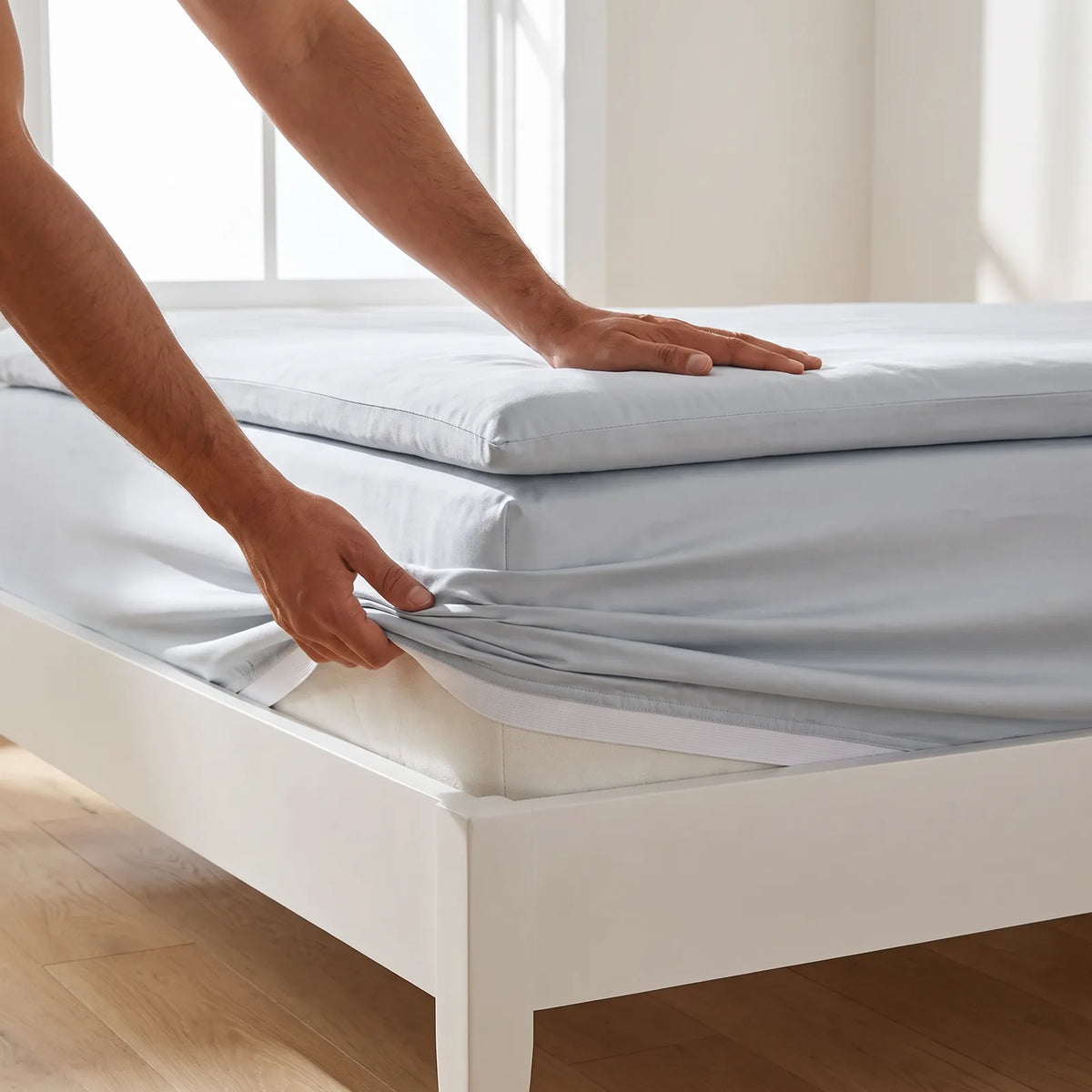 Het hoeslaken van de NOORD Koelset over een matras van 30 centimeter